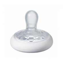 Load image into Gallery viewer, Tommee Tippee breast like soothers 0-6 months (white)
